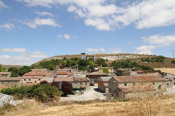 Vista parcial del caserío de Páramo del Arroyo.