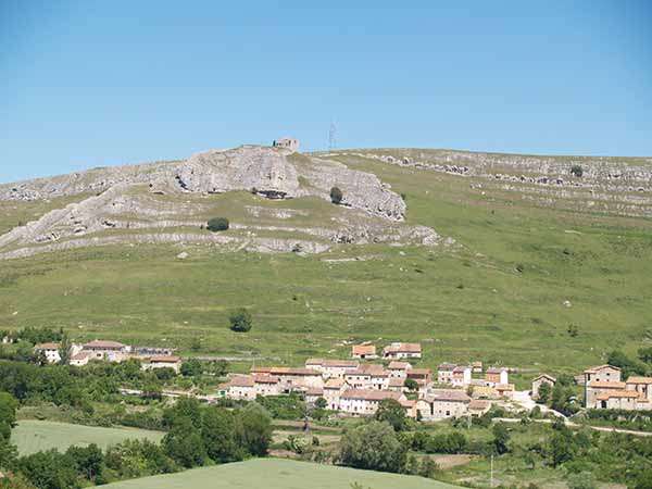 El barrio de Santa Marina en primer término, con los restos del castillo al fondo.