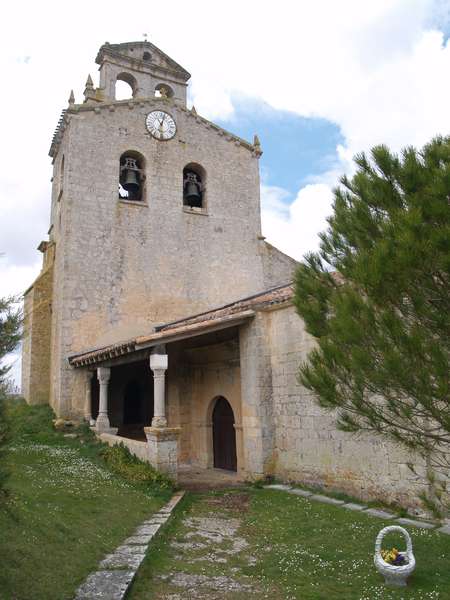 Iglesia de la Asunción, en la que predominan el gótico y el barroco.