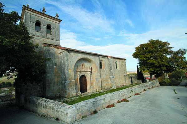 Iglesia de San Cristóbal, en la que predominan los elementos góticos y barrocos.