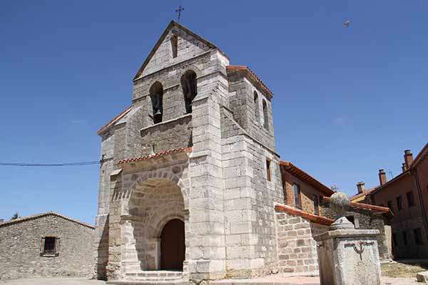 Fachada principal de la iglesia de San Martín.