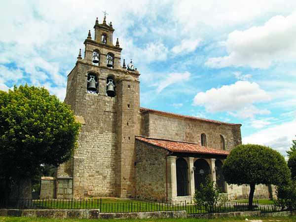 Iglesia parroquial de la Asunción, mezcla de estilos gótico y barroco.