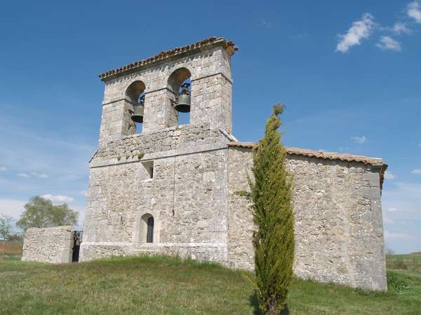 La iglesia de San Julián Mártir conserva algunos elementos románicos.