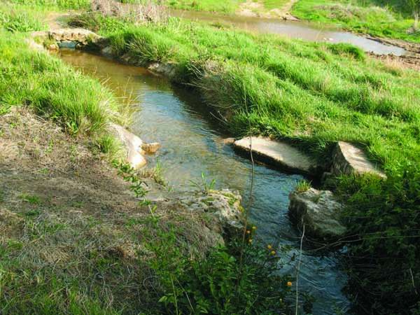 Detalle de los pontones y lavaderos que se conservan en el cauce del arroyo Jordán.