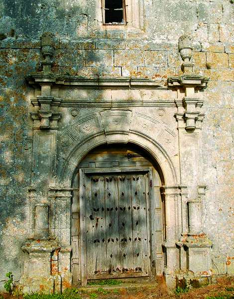 Portada de la iglesia de Santa Centola.