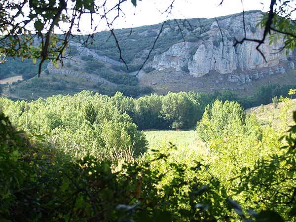 Vista del Desfiladero del Úrbel, desde el entorno de la cueva de Valdegoba.